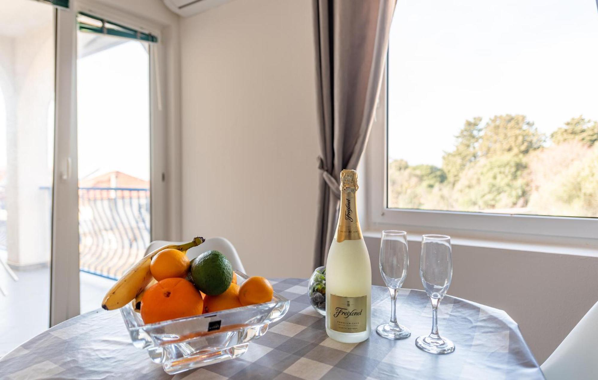 Amazing Apartment In Pakoštane エクステリア 写真